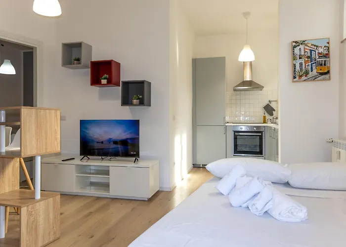 Carano Suite- Modern , Ac * Rom